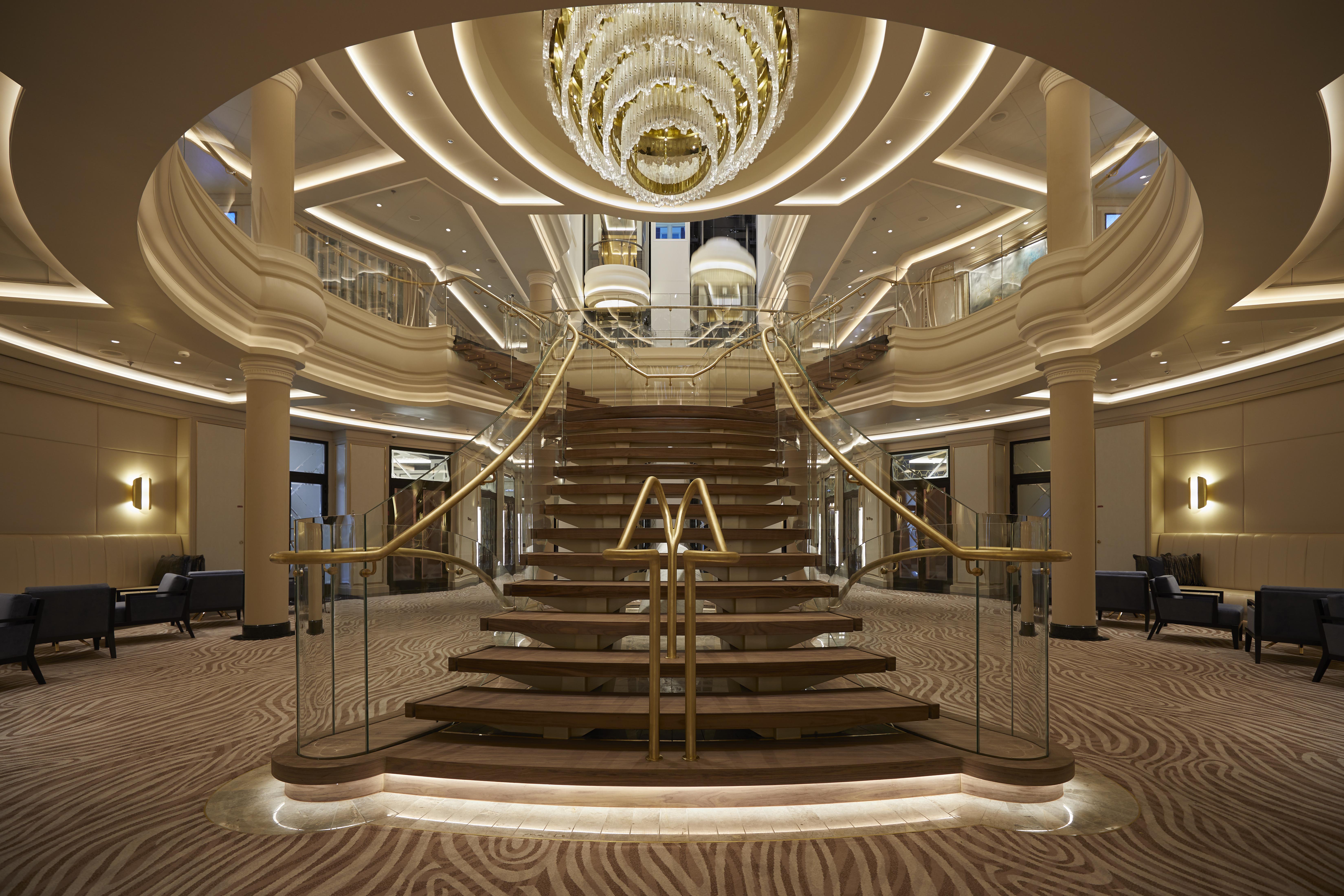 RSSC - Seven Seas Splendor - Entertainment - Atrium.jpg